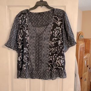 Cute XL Lucky Brand top, navy with short sleeves. Rayon blend.